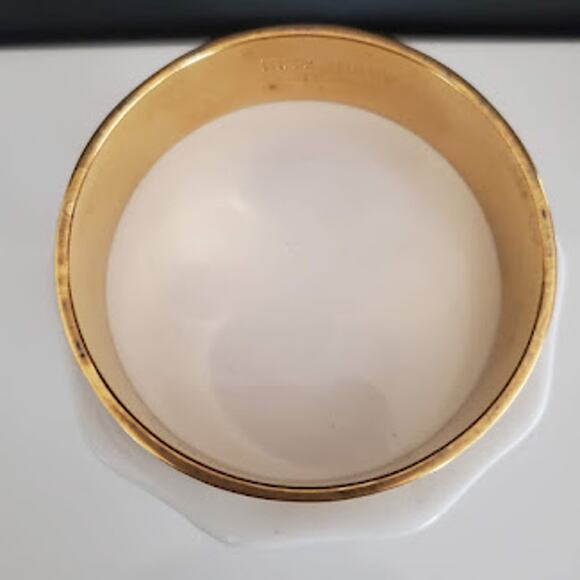 Kate Spade Idiom Bangle No Strings Attached Black and Cream Stripes Gold Plated - Picture 5 of 8